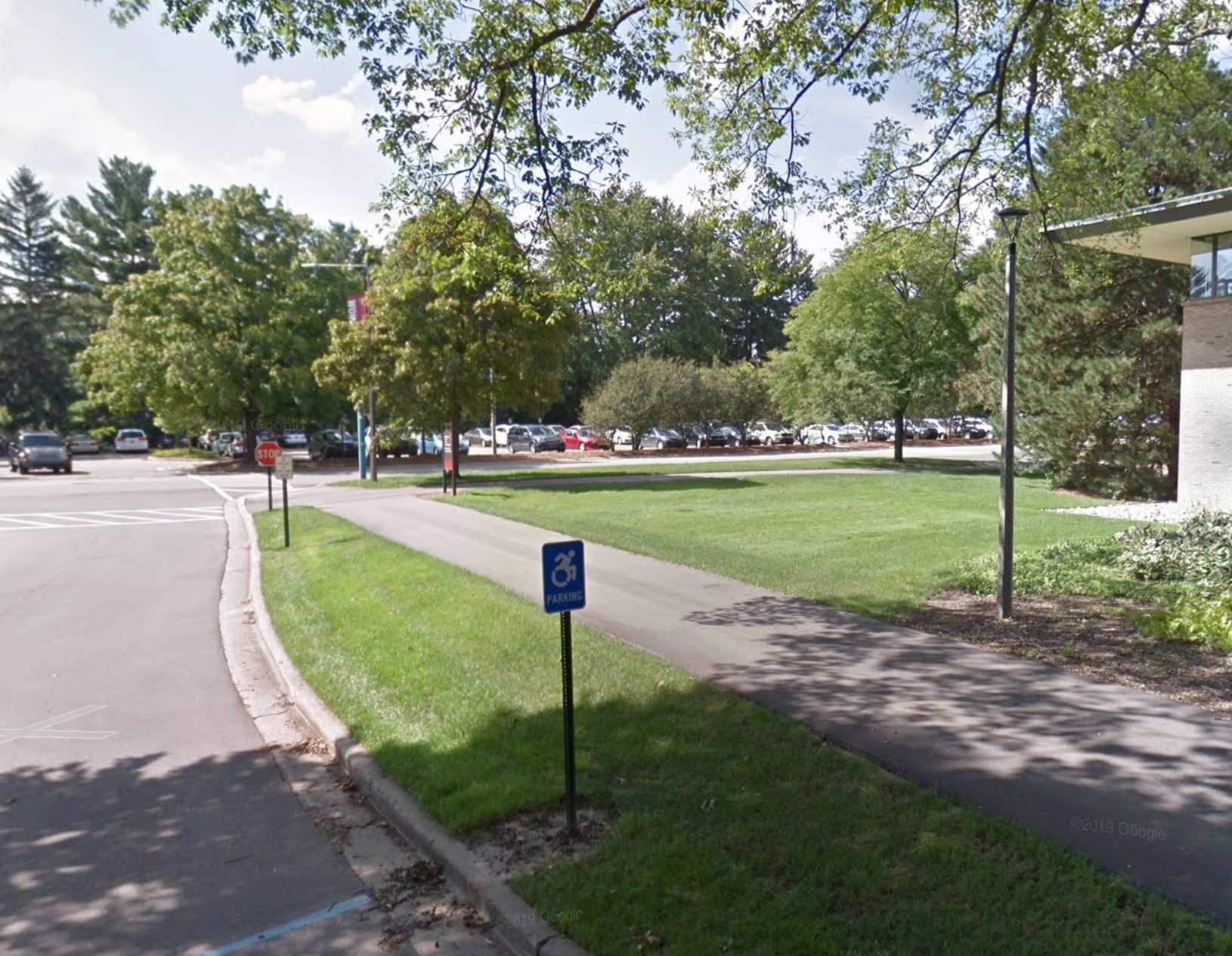 Gezon Auditorium (Calvin) parking